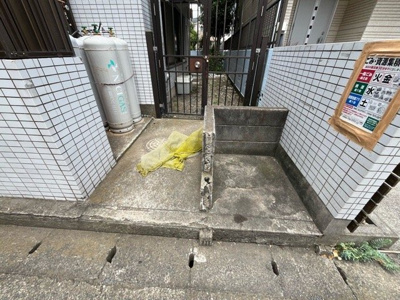 【設備】 | ア－バンヒルズ南橋本 | 共有部分は、住民なら誰もが使える設備のこと。例えば駐車場やエレベーター、インターネット設備、セキュリティ設備などがあります。他にも、マンションの廊下・外部階段やエントランス・ゴミ置き場などがあります。