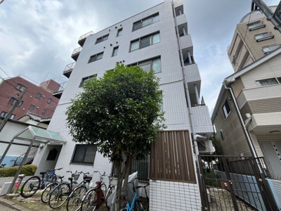 【現況写真】 | ア－バンヒルズ南橋本 | 道幅が広い場所は日当たりや風通が良好です。幅が広いのですれ違いも可能ですし大きな車でも駐車可能！一方で、大型車が通ることも多くなるため交通量の増加により騒音に繋がります。また土地の値段が高くなります。