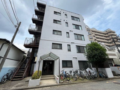 【構造・工法・仕様】 | ア－バンヒルズ南橋本 | ＳＲＣ造は強度や耐震性の面でもRC造と比べて優れています。そのため、10階建以上の高層または超高層マンションなどの建築にも多く採用されています。柱や梁などのサイズが小さくても高い耐震性を確保できます。