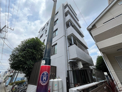 【バルコニー】 | ア－バンヒルズ南橋本 | 一般的なバルコニーは、奥行1.5ｍ程ですが、ワイルドバルコニーは2ｍまで広がっています。そのため洗濯物の間隔をあけ干すことができ、乾きやすいというメリットや、ガーデニングが楽しめる等の特徴があります。