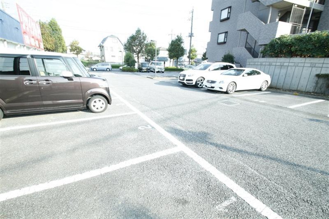 【駐車場】 | ルミエールアルシェ | 駐車場