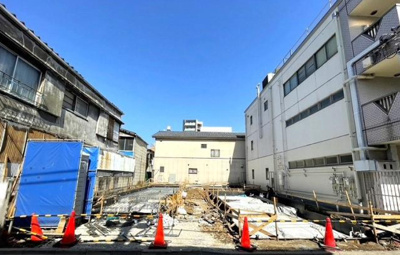 【前面道路含む現地写真】 | 台東区今戸２丁目の新築戸建 | 現地写真