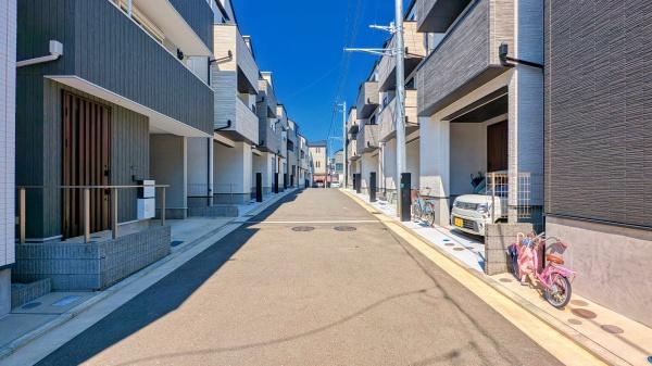 横浜市旭区鶴ケ峰１丁目の新築一戸建の前面道路含む現地写真|車通りが少ない為、小さなお子様にも安心です。
是非一度、現地へ起こしください。

