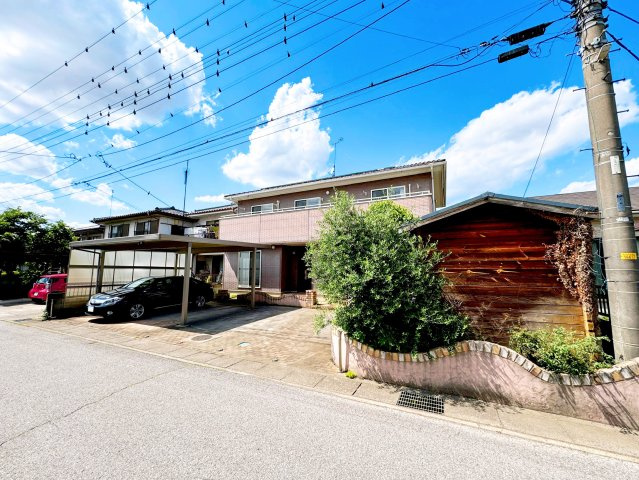 太田市新田早川町　中古住宅の前面道路含む現地写真