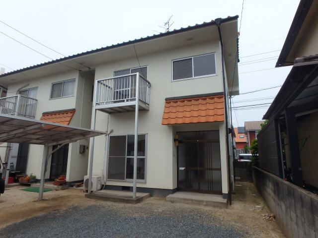 新田貸家の外観