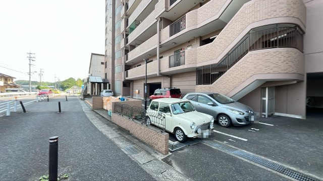 キングスコート加木屋東の駐車場