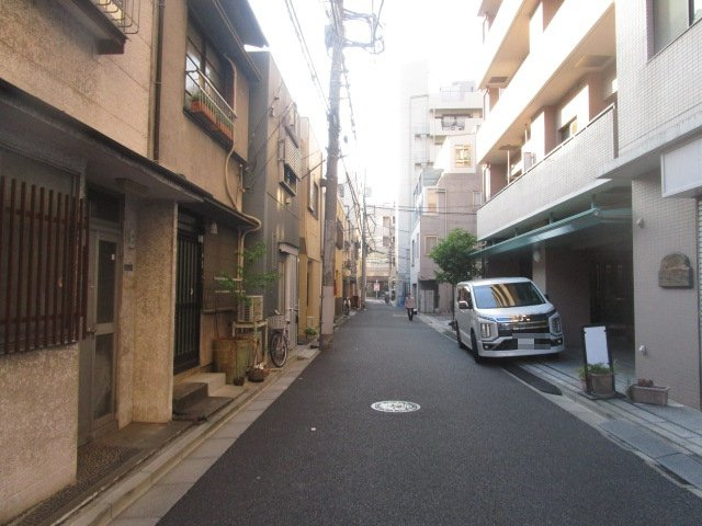 文京区根津１丁目の倉庫の周辺