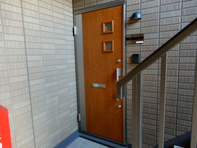 オークヒルズＢ棟の玄関