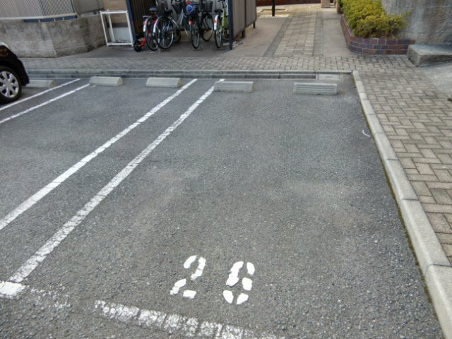 オークヒルズＢ棟の駐車場