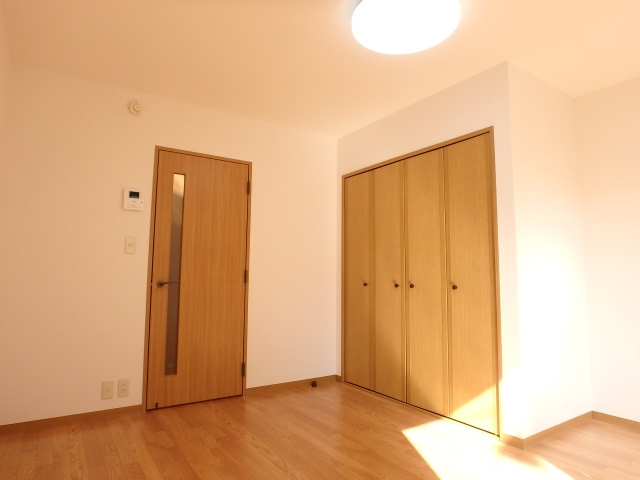 プチプラージュＡ棟の居間・リビング