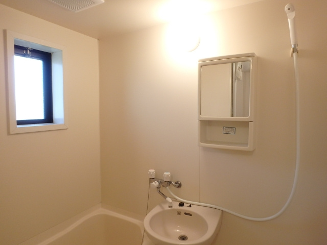 プチプラージュＡ棟の浴室