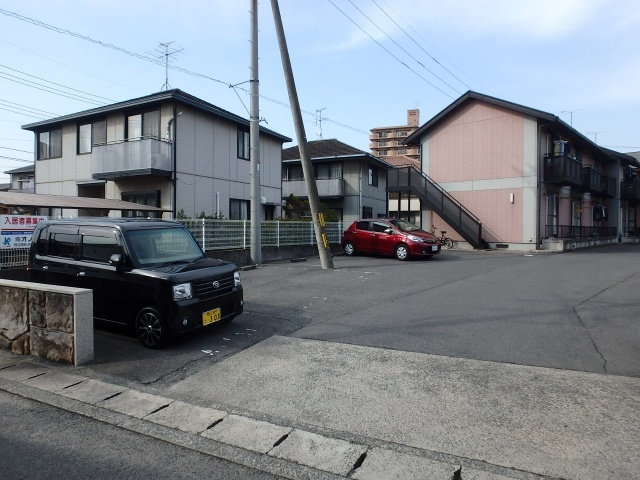 プチプラージュＡ棟の駐車場