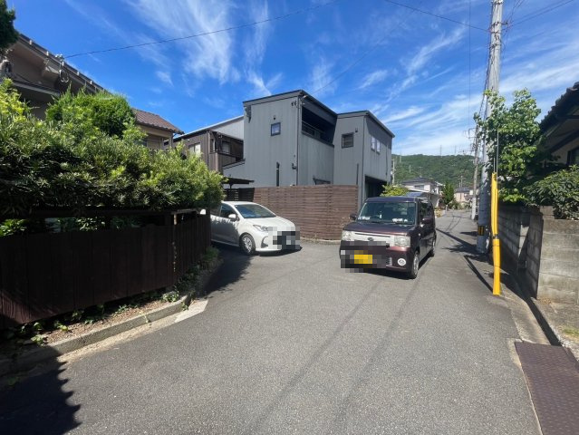 畑寺3丁目戸建の前面道路含む現地写真