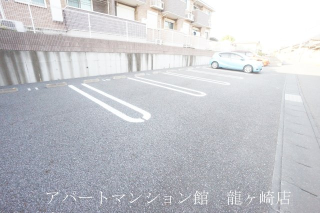 ラフレシールの駐車場