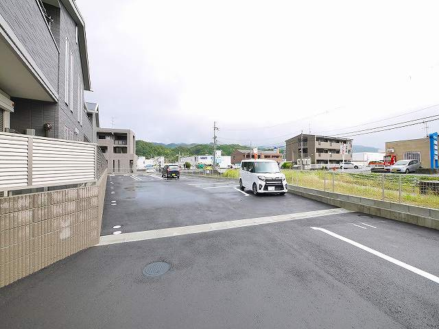 セレーノの駐車場|車をお持ちの方に嬉しい駐車場付きの物件です