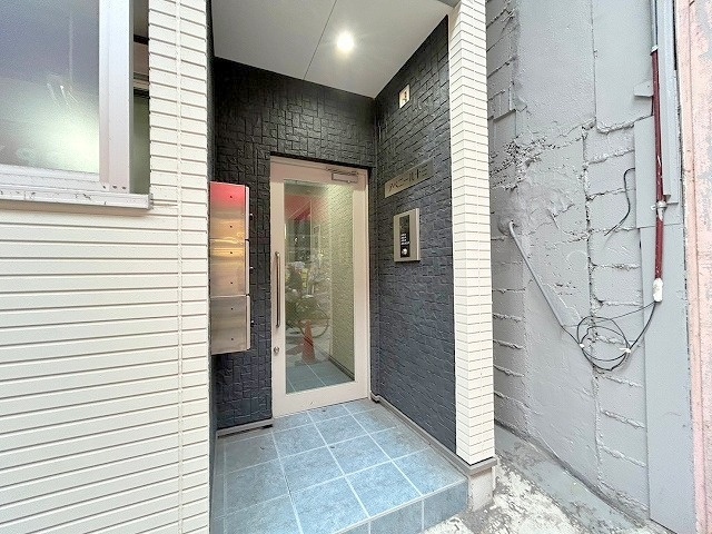 アベニール十三のエントランス