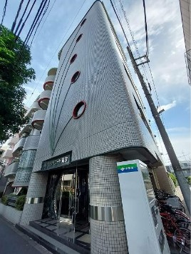 【外観】 | セルベコート鷺宮 | 鉄筋コンクリート造のがっちりとした建物。