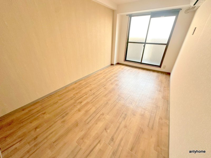 ドエル南本町の洋室