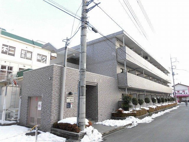 昭島コートエレガンスB棟のエントランス