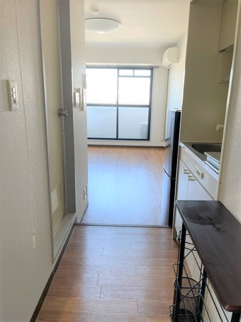 日邦丸太町ビルの居間・リビング