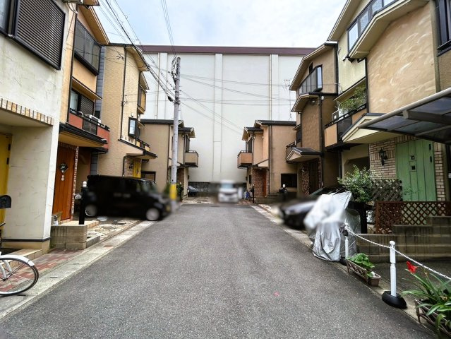 下鳥羽南円面田町の前面道路含む現地写真