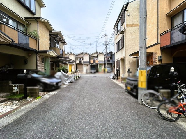 下鳥羽南円面田町の前面道路含む現地写真
