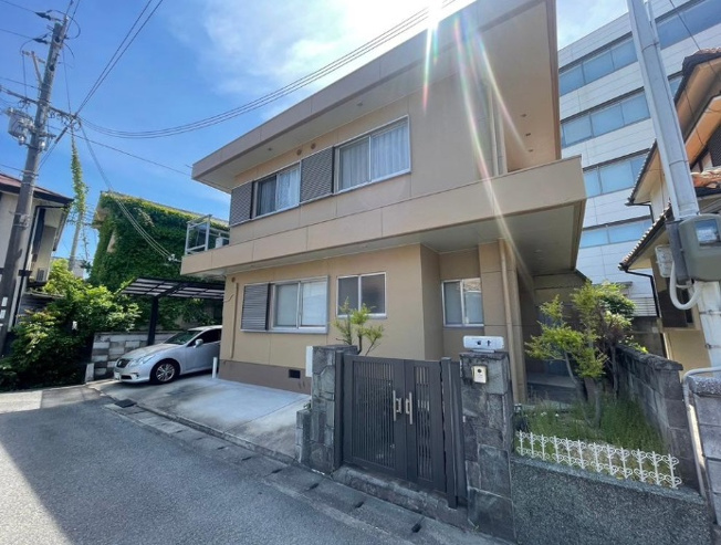 【外観】 | 昭和52年築、鉄筋コンクリートのお家です。