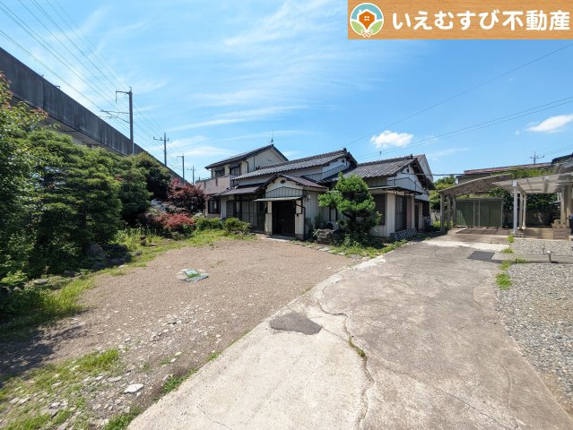 熊谷市広瀬　中古戸建の外観|敷地広々、母屋は築年数経ってますが綺麗です
