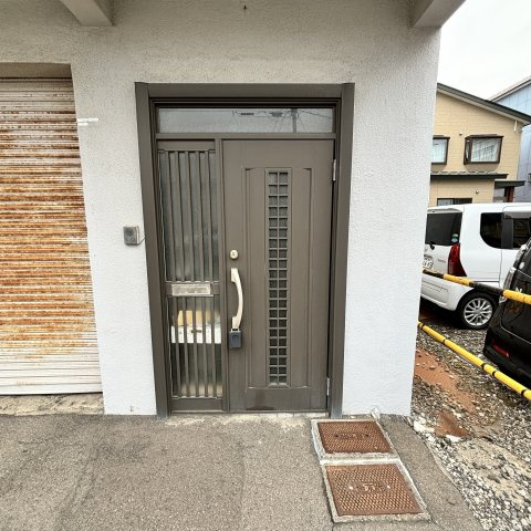 室蘭市本町2丁目4-11戸建のエントランス
