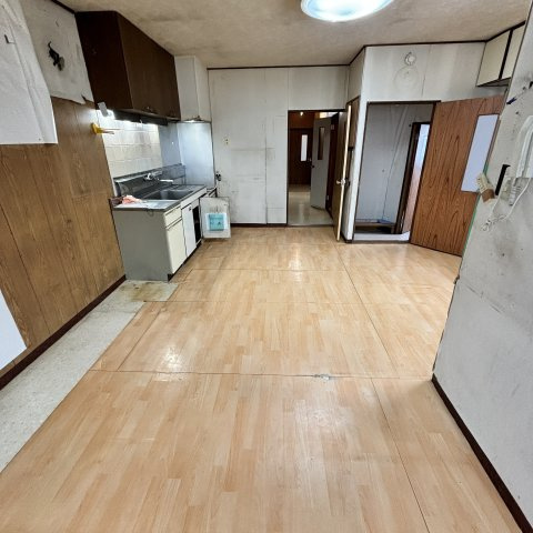 室蘭市本町2丁目4-11戸建の居間・リビング