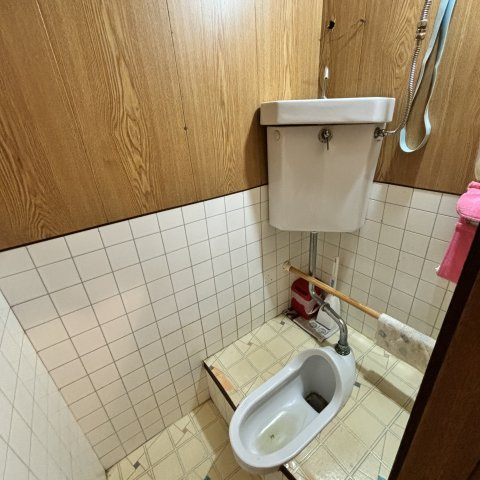 室蘭市本町2丁目4-11戸建のトイレ