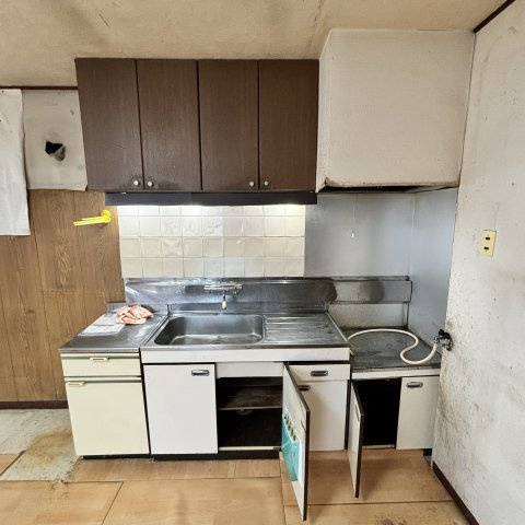 室蘭市本町2丁目4-11戸建のキッチン