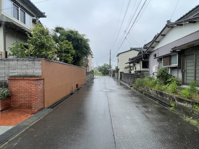 中央区高志2丁目　中古戸建の前面道路含む現地写真