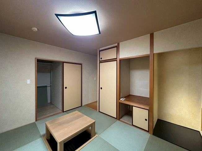 【和室】 | 松江市朝酌町中古戸建 | 琉球畳がおしゃれな和室です。掘り込み式です