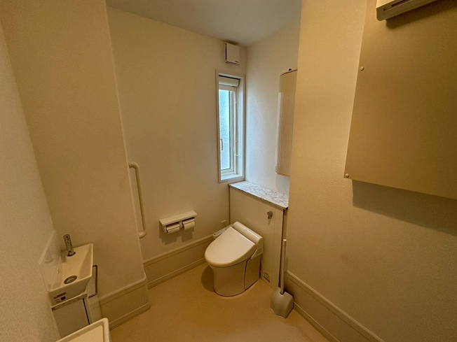 【トイレ】 | 松江市朝酌町中古戸建 | 広々としたトイレです