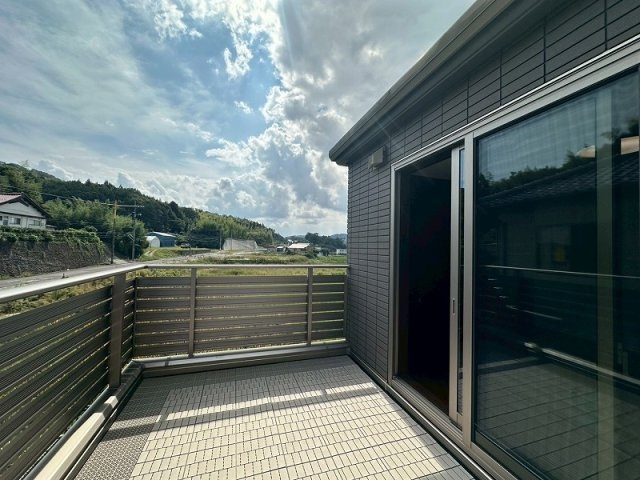 【バルコニー】 | 松江市朝酌町中古戸建 | バルコニーも広々