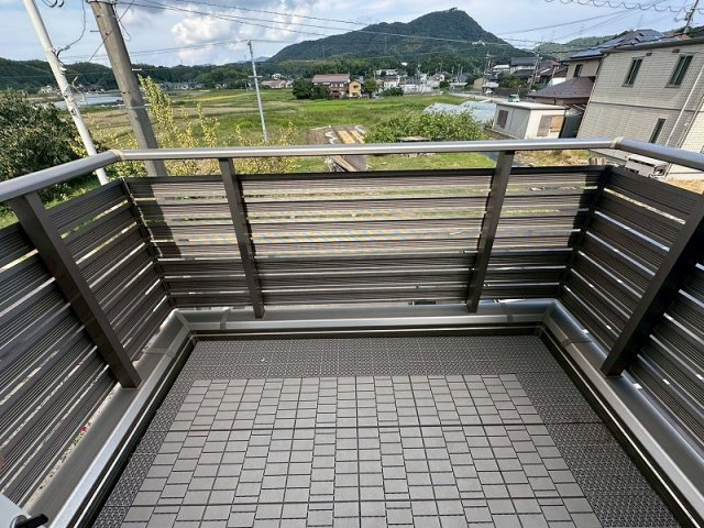 【バルコニー】 | 松江市朝酌町中古戸建 | バルコニーも広々