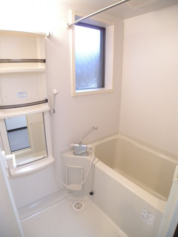 御所西エクセル三宅の浴室