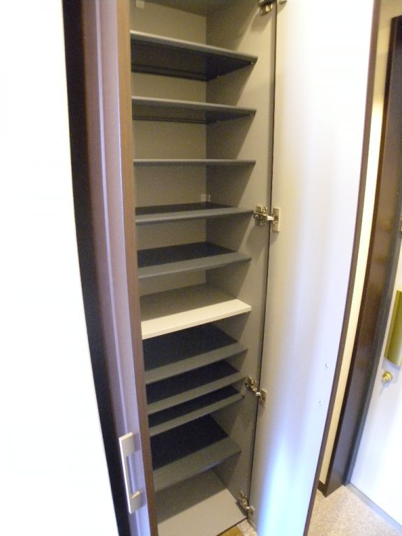 御所西エクセル三宅の収納