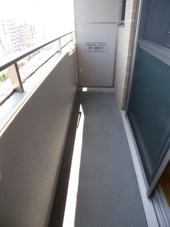 御所西エクセル三宅のバルコニー