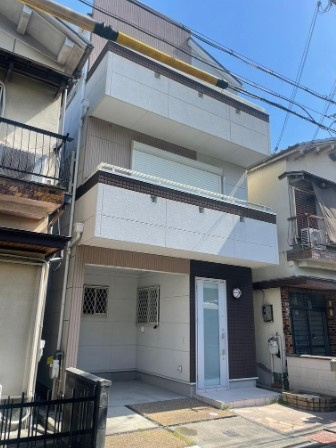 大峰元町２丁目　中古一戸建ての外観|新しい生活にいかがでしょうか？外観はお住まいの顔になります。こだわりたいポイントですね。外壁塗装や屋根塗装のご相談も承っております。
■現地内覧・資金計画相談・住宅ローン相談もお問合せ受付中■