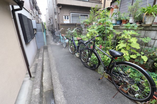 ナンノ第11号館の駐車場