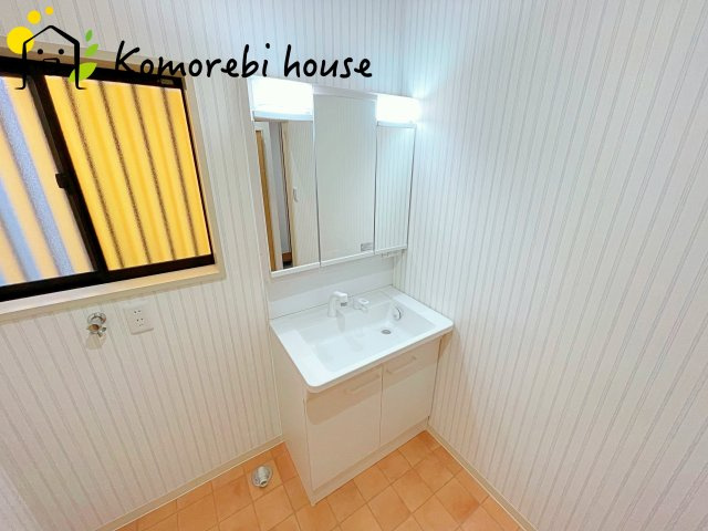 上尾市井戸木4丁目　中古一戸建ての独立洗面台|現地（2024年3月撮影）