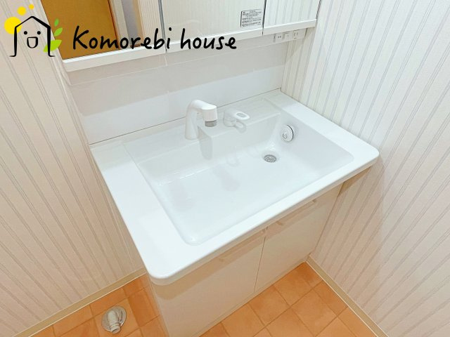 上尾市井戸木4丁目　中古一戸建ての独立洗面台|現地（2024年3月撮影）