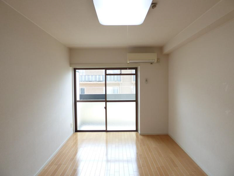 御所西ラフィーネ石原の居間・リビング