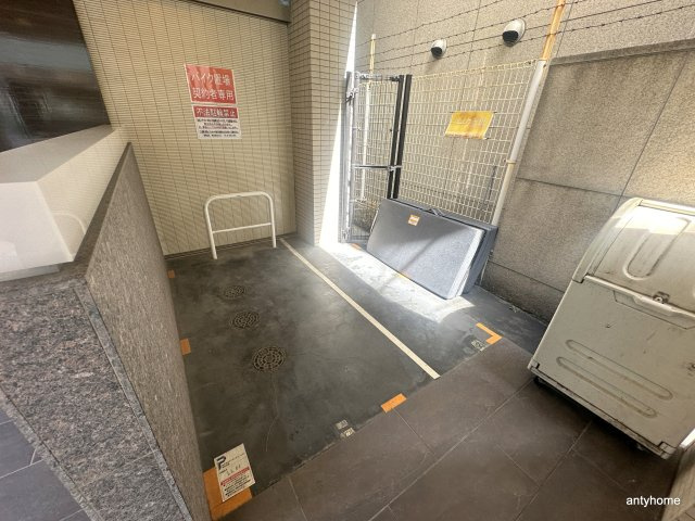 WOB AWAZAの駐車場