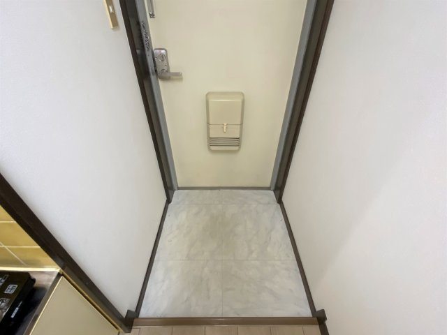 加木屋ビル１０２の玄関