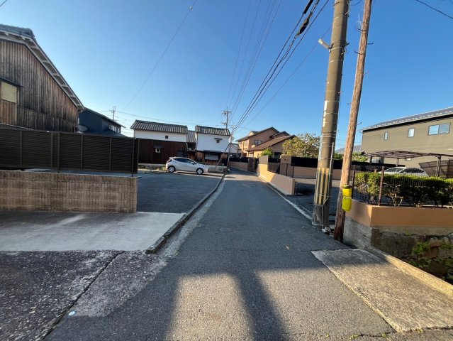 限定１区画新築戸建☆リビング広々１８.５帖の３ＬＤＫ☆駐車２台可能☆ファーストタウン大津市第５瀬田の前面道路含む現地写真|前道(令和６年６月撮影)