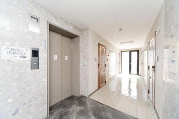 風の館のロビー