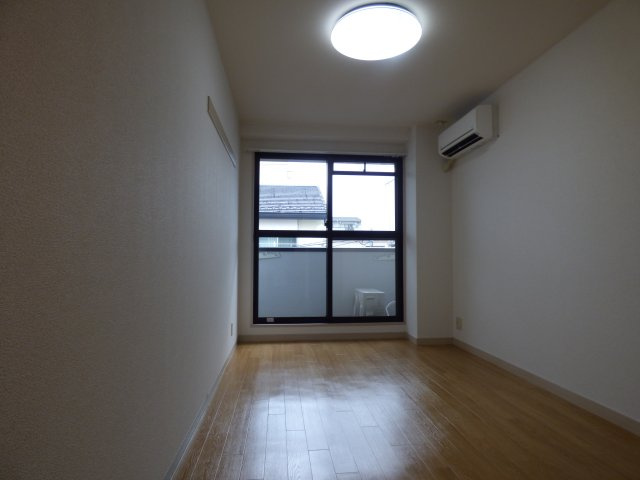 セゾン大黒町の居間・リビング